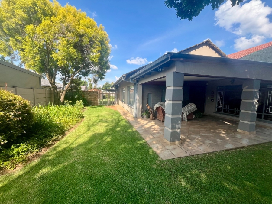 3 Bedroom Property for Sale in Flamwood North West